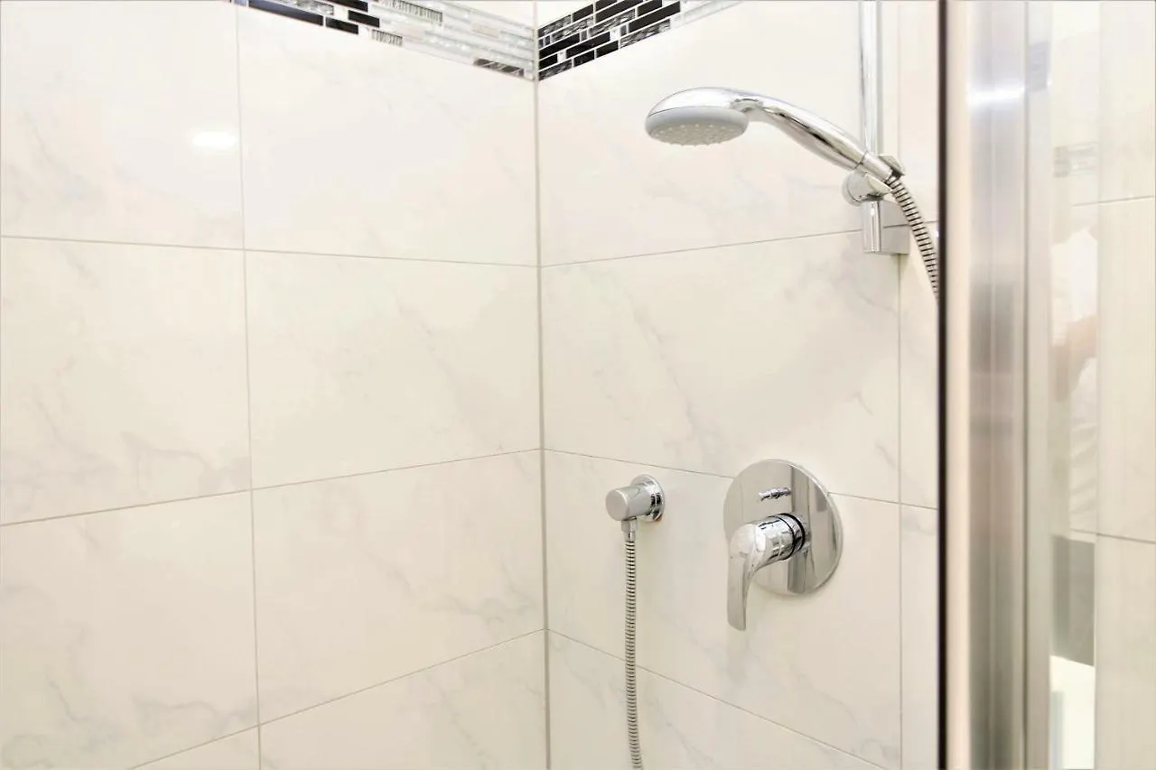Gold: Penthouse Apartment Volkertmarkt فيينا النمسا